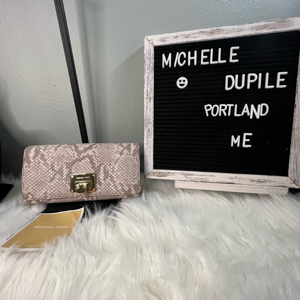 𝅺MICHAEL kors snakeskin wallet